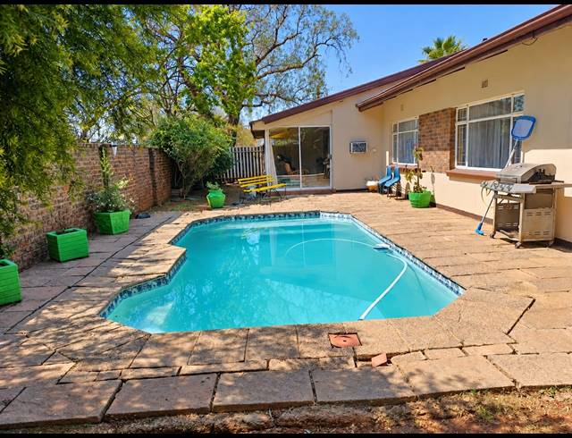 3 BEDROOM HOUSE FOR SALE IN ROTHDENE